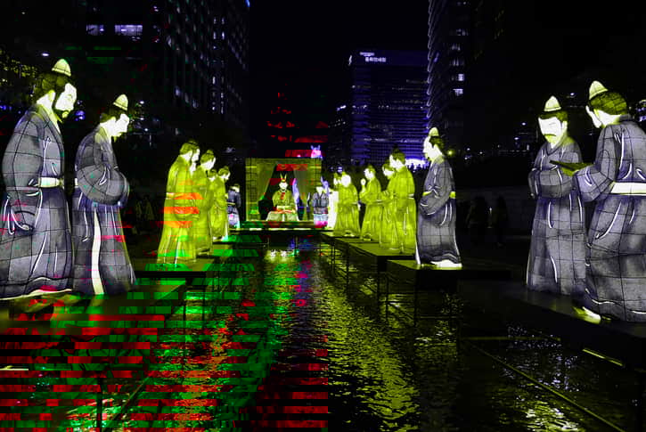 Ancient Mens at Cheonggyecheon Stream