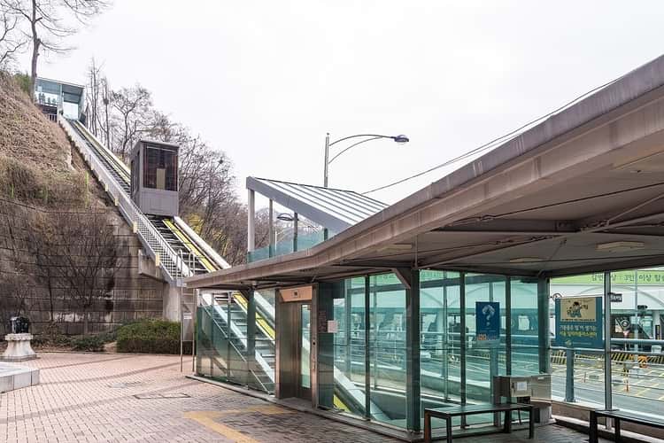 Slanted Elevator at Namsan Oreumi