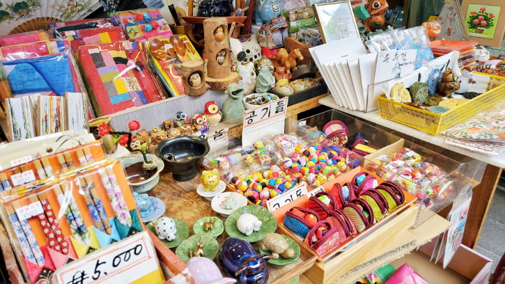 Souvenirs Display