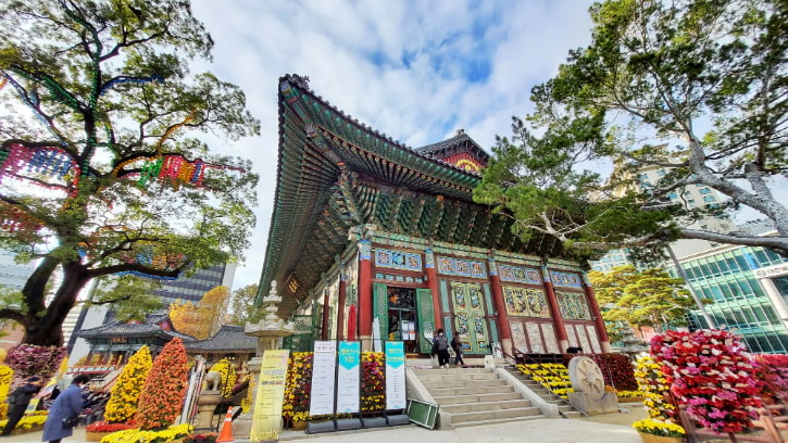 Jogyesa Temple stands vibrant against the Seoul skyline, a peaceful haven for city dwellers