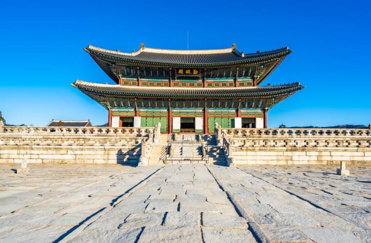 Majestic Gyeongbokgung Palace's Geunjeongjeon Hall under Seoul's clear blue sky