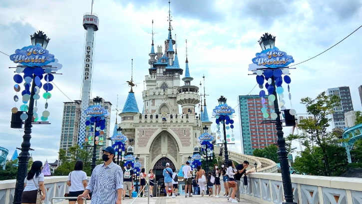 Seoul's Lotte World Castle aglow with evening lights