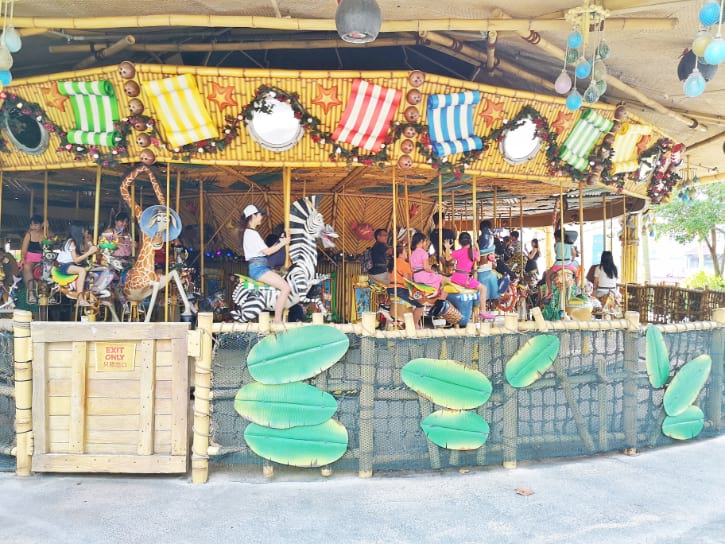 King Julien's Beach Party-Go-Round