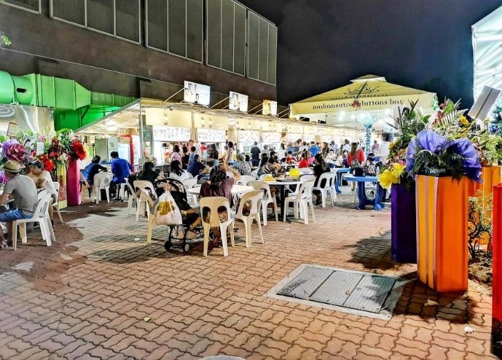 Bustling Makansutra Gluttons Bay, a haven for authentic street food