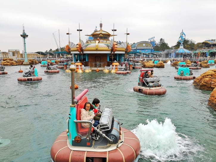 14 Best Tokyo Disneyland Rides For Adults