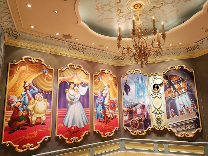 Painting gallery that highlights different Cinderella scenes