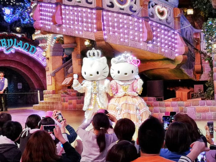 Get into the groove in Hello Kitty and Friends Happiness Parade