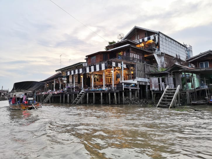 Traditional Thai Houses and Restaurants along the Canal