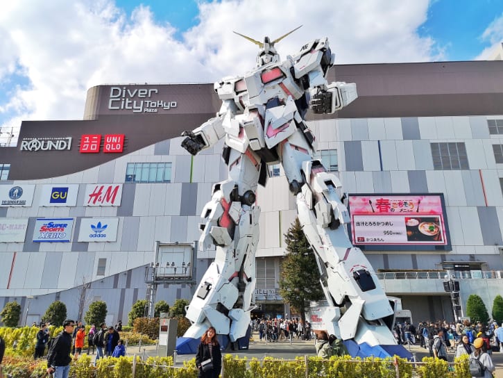 Impressive life-sized Unicorn Gundam Statue, a mecha icon in Odaiba