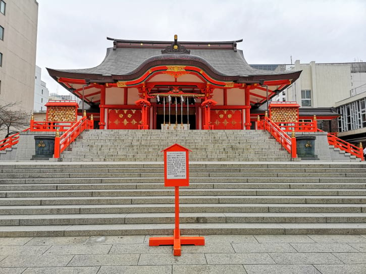 Beautiful Hanazono Shrine with traditional architecture