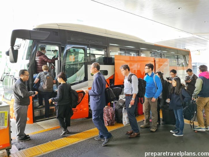 Haneda Airport to Shinjuku by Limousine Bus