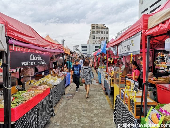 Train Night Market Ratchada: Talad Rot Fai Ratchada Guide