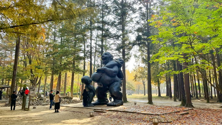 Statue of Mother and Son in Nami Island