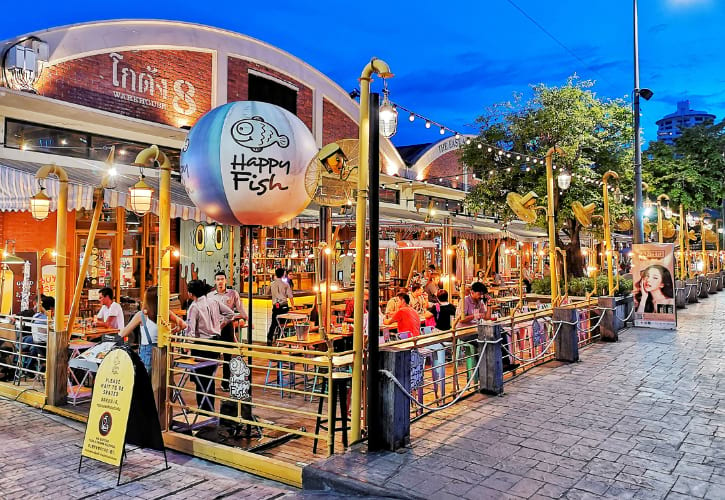 Colorful, aquatic-themed Happy Fish Restaurant in Bangkok, serving seafood dishes in a lively atmosphere