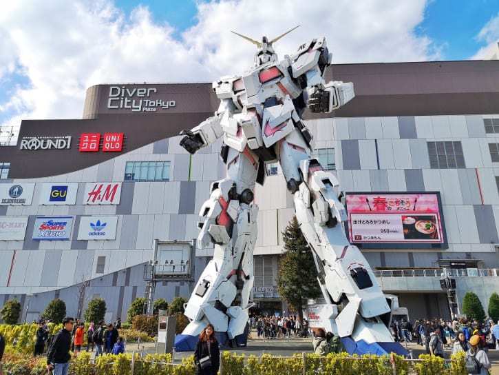 unicorn gundam statue