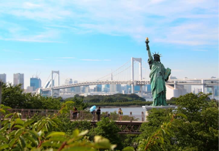 Replica of the Odaiba Statue of Liberty with Tokyo Rainbow Bridge in the background