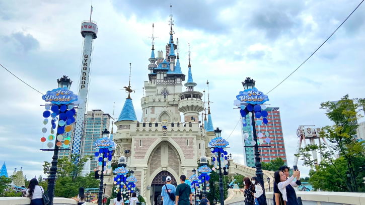 Lotte World Seoul, premier amusement park filled with endless fun and excitement