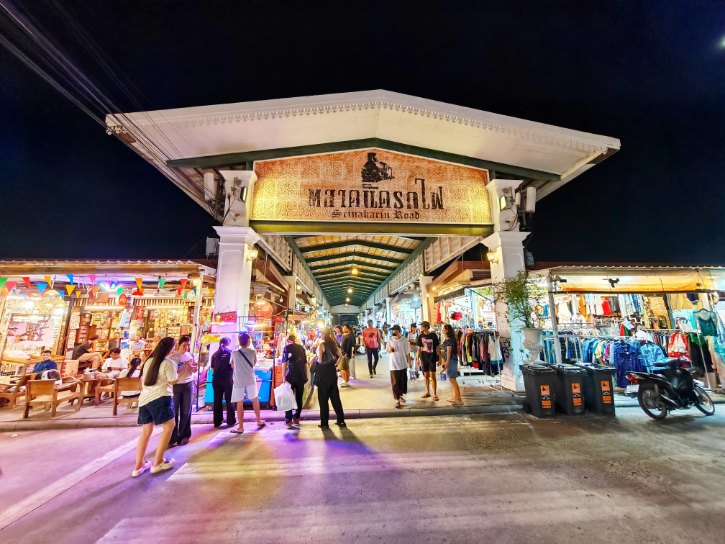 Train Night Market Srinagarindra