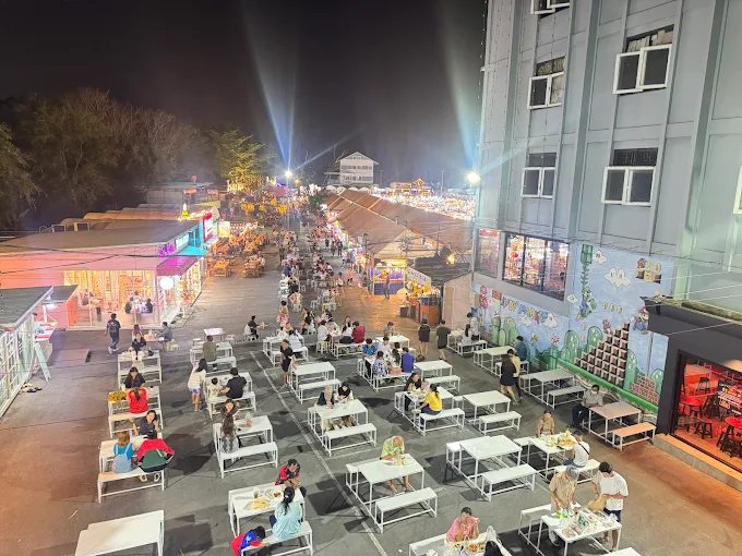Indy Market Dao Khanong