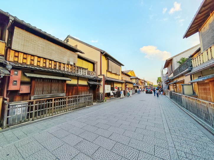 Hanamikoji Street