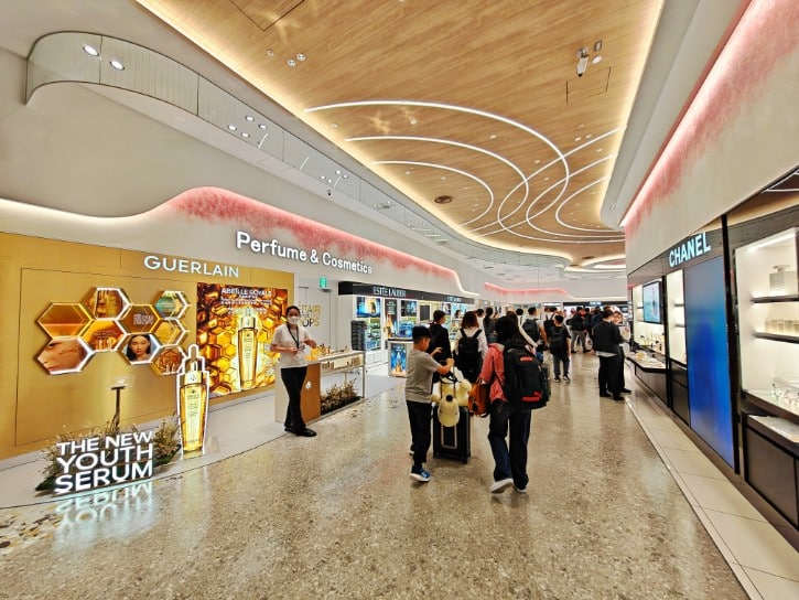 Duty-Free Area in Kansai Airport