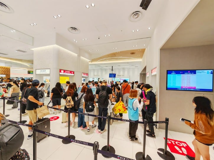 Shopping in Kansai Airport 