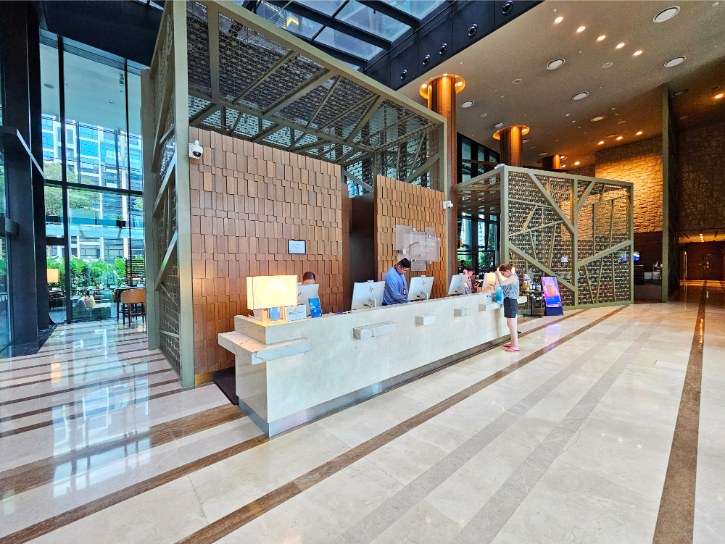 Holiday Inn Express Singapore Front Desk