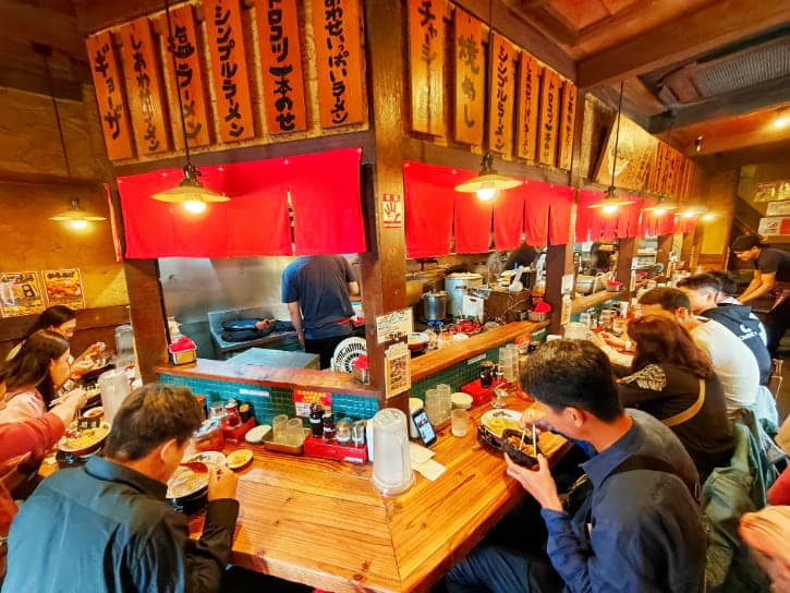 Seats inside the Hanamaruken Hozenji