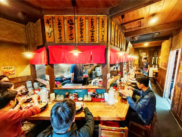 Seats inside the Hanamaruken Hozenji