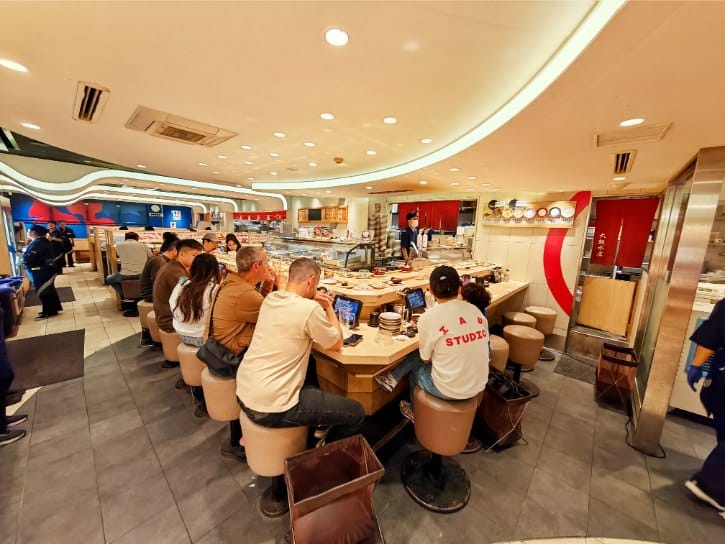 Seats inside the Daiki-suisan Kaitenzushi