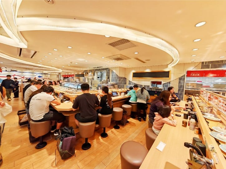 Dining Area of Daiki-suisan Kaitenzushi