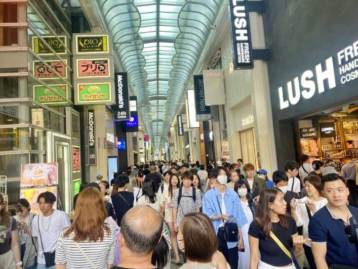Many Tourists in Osaka