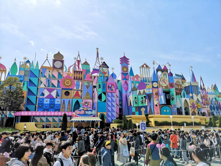 Crowded at "it's a small world"