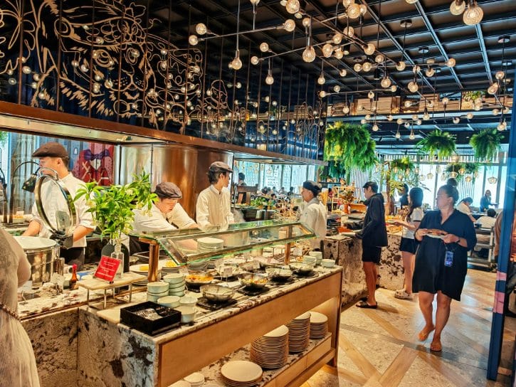 Breakfast at Eastin Grand Hotel Phayathai