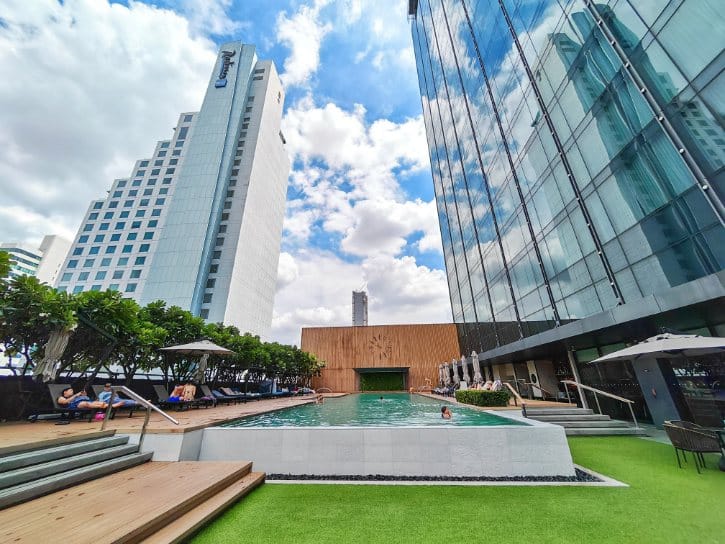 Outdoor Pool of Carlton Hotel Bangkok Sukhumvit