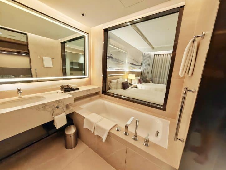 Toilet of Carlton Hotel Bangkok Sukhumvit