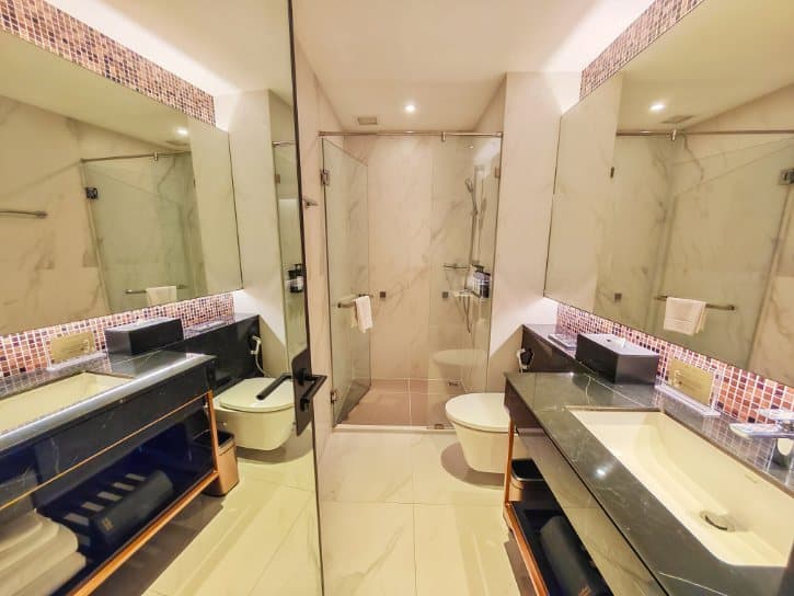 Toilet of Sindhorn Midtown Hotel Bangkok