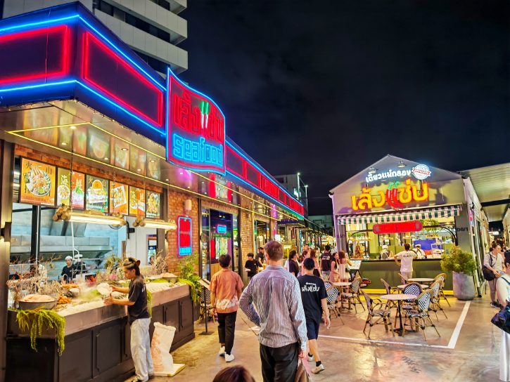 Restaurants at Jodd Fairs Ratchada