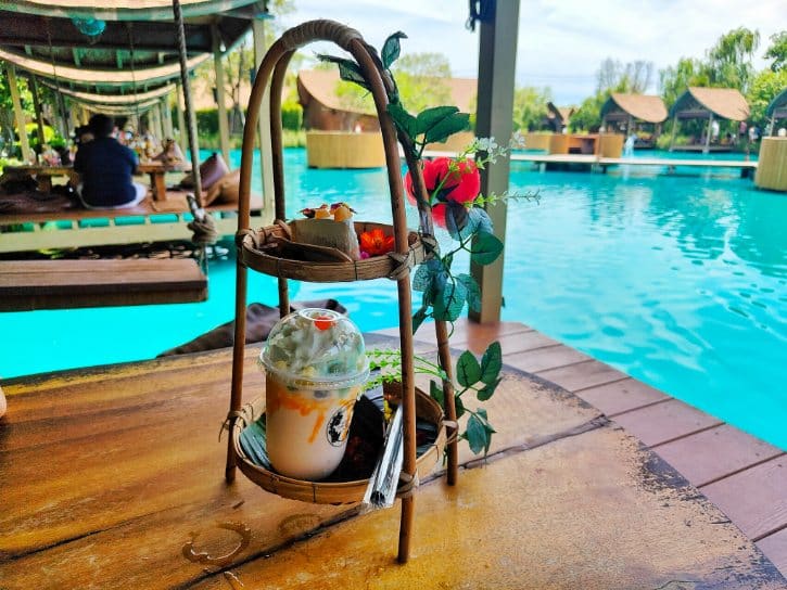 Cake Set in the Forest