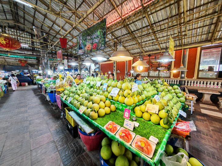 Pomelo at Don Wai Floating Market