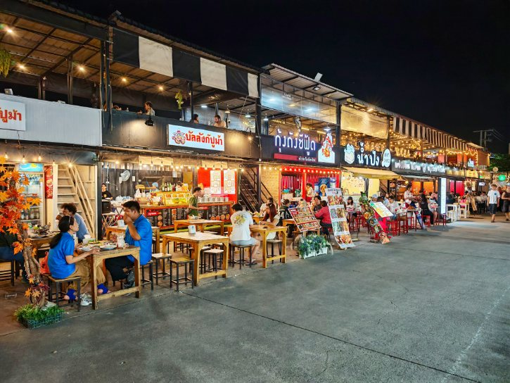 Restaurants at Srinakarin Train Night Market