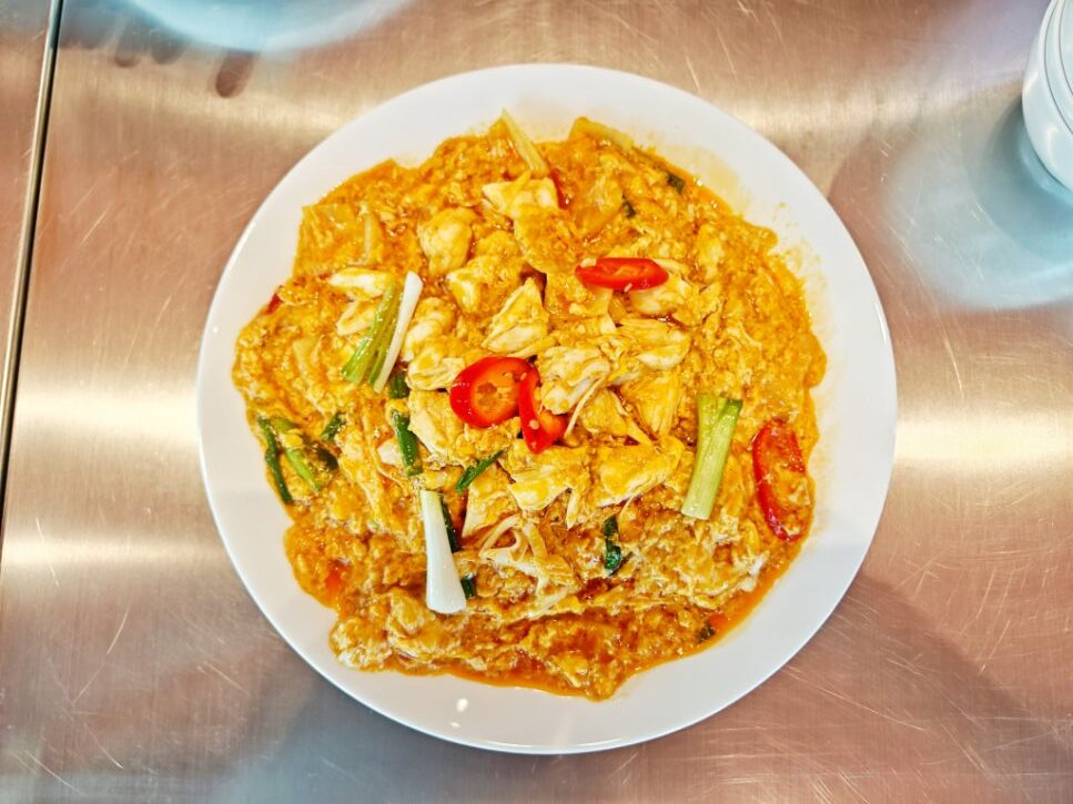Stir-fried Curry Crab with Curry Power