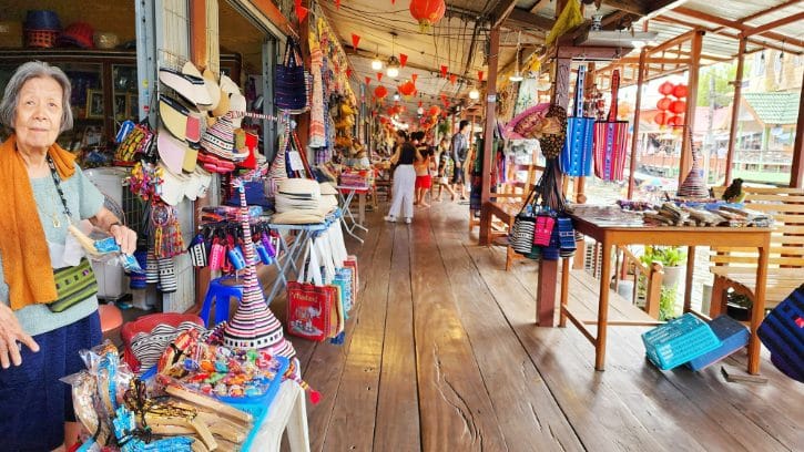 Damnoen Saduak Floating Market Stalls