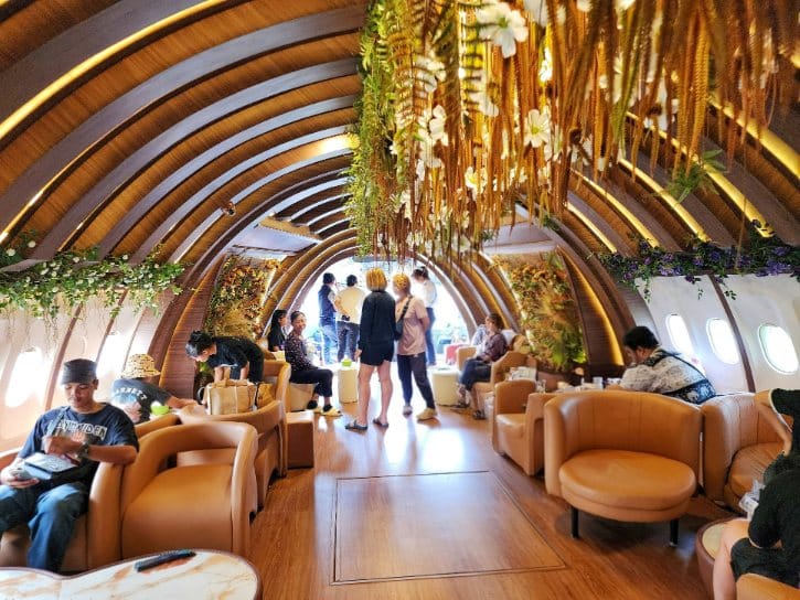 Coffee Shop at Damnoen Sky