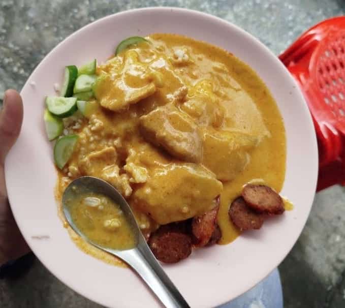 Yellow curry with pork