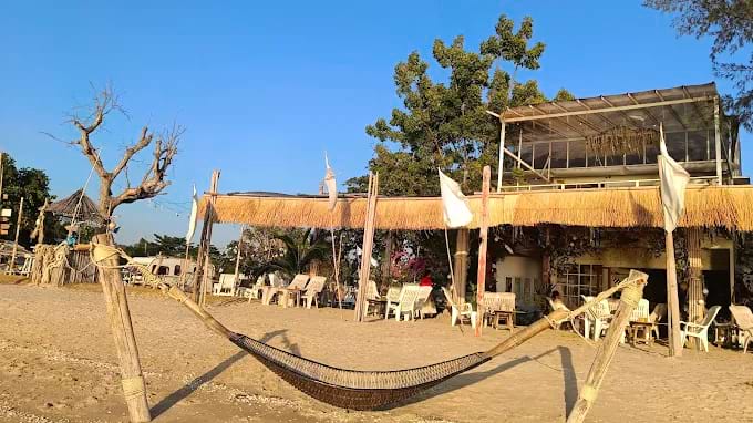 White House Beach Café & Restaurant