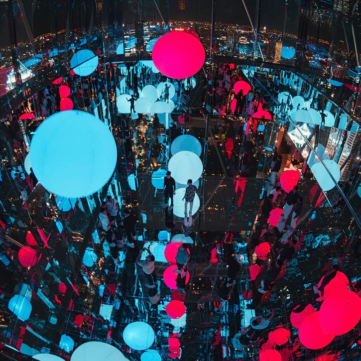 Immersive Helium Chaotic Balls