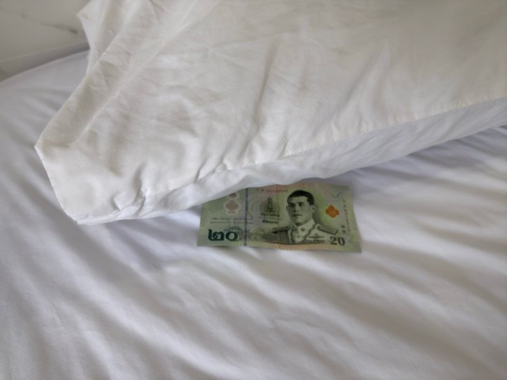 Leave 20 THB at Pillow