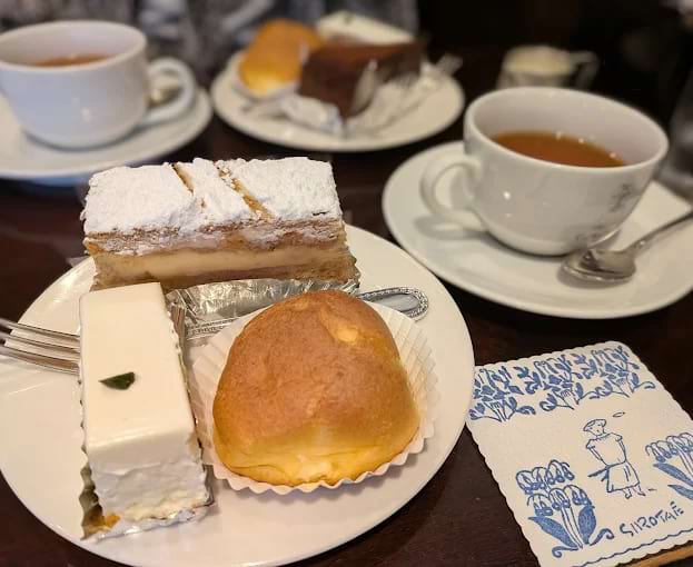 Rare Cheesecake and Cream Puffs