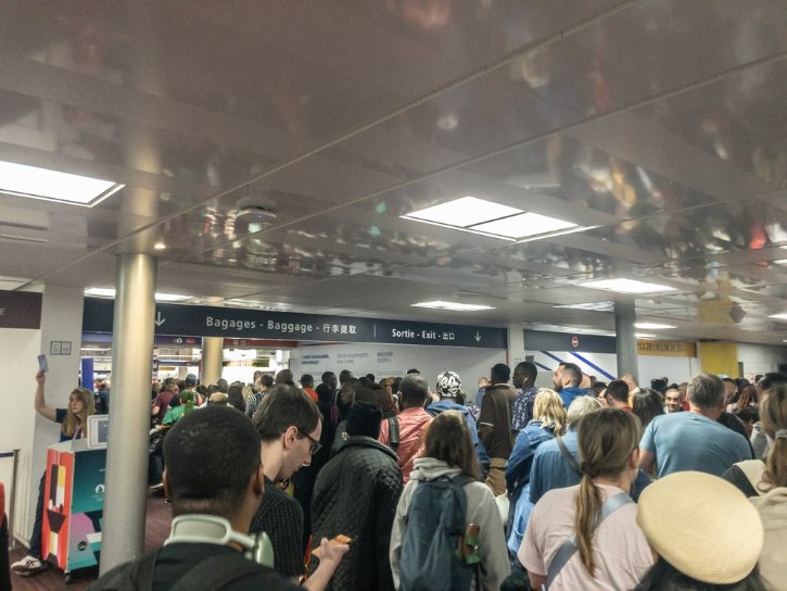 Paris Charles De Gaulle Airport Arrival Crowds